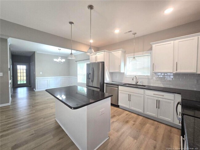Building Photo - 7018 Summerlin Dr