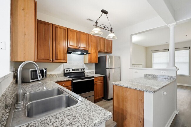 Building Photo - Uptown Charlotte Townhome with Dual Primary Suites