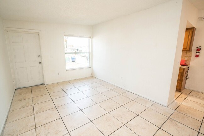 Building Photo - 8707 N Mandarine Pl
