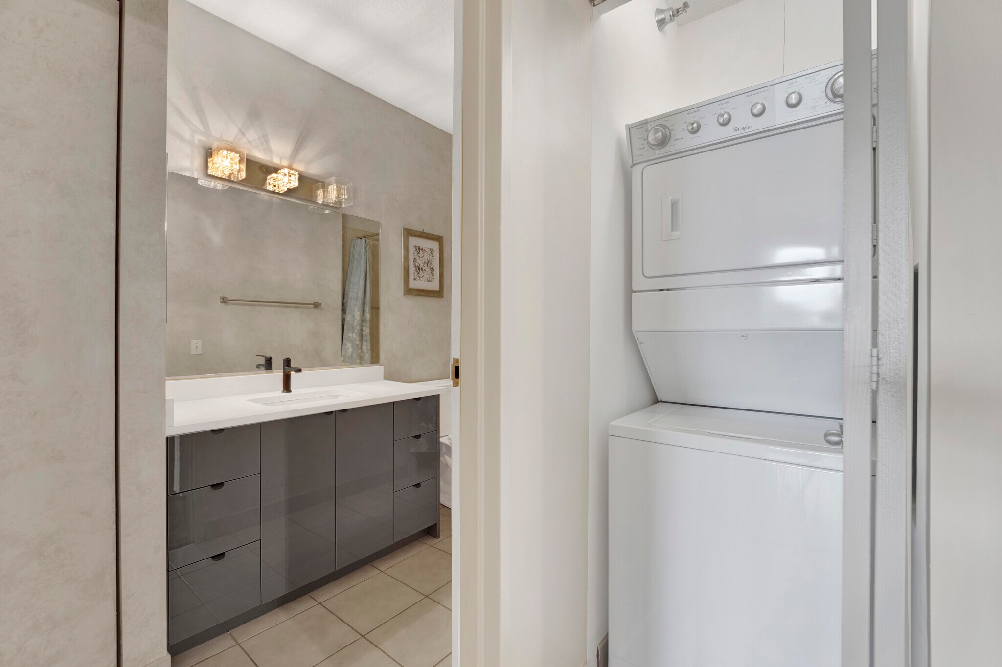 Building Photo - 512 N McClurg Ct