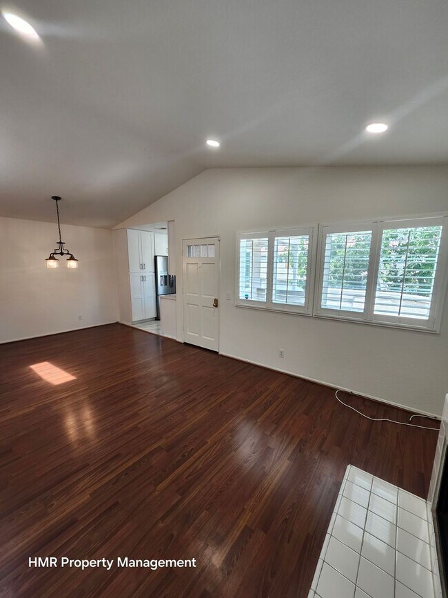 Building Photo - Coming Soon: 2beds/2bath Condo near Victoria Gardens!