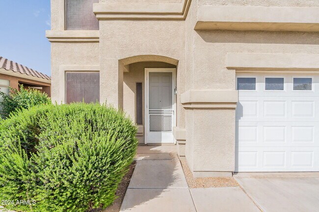 Building Photo - 1078 E Saragosa St