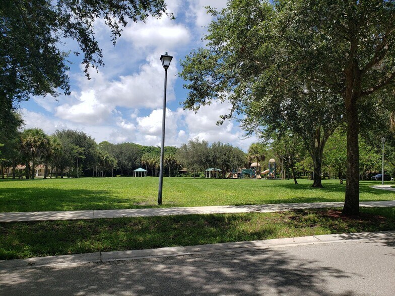 Building Photo - 1445 E Bexley Park Dr