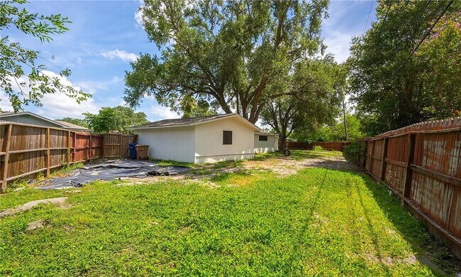 Building Photo - 5729 Abby Dr