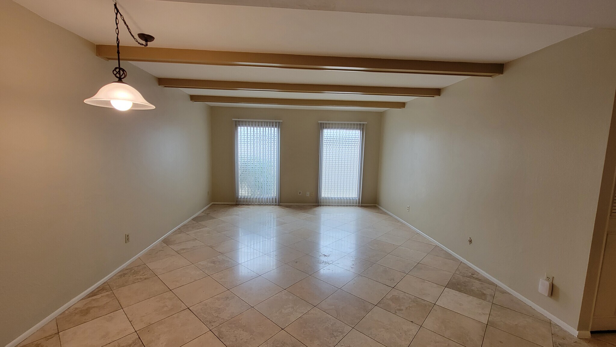 Building Photo - 1328 E Hermosa Dr