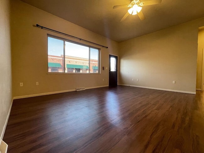 Building Photo - 323 W Main St