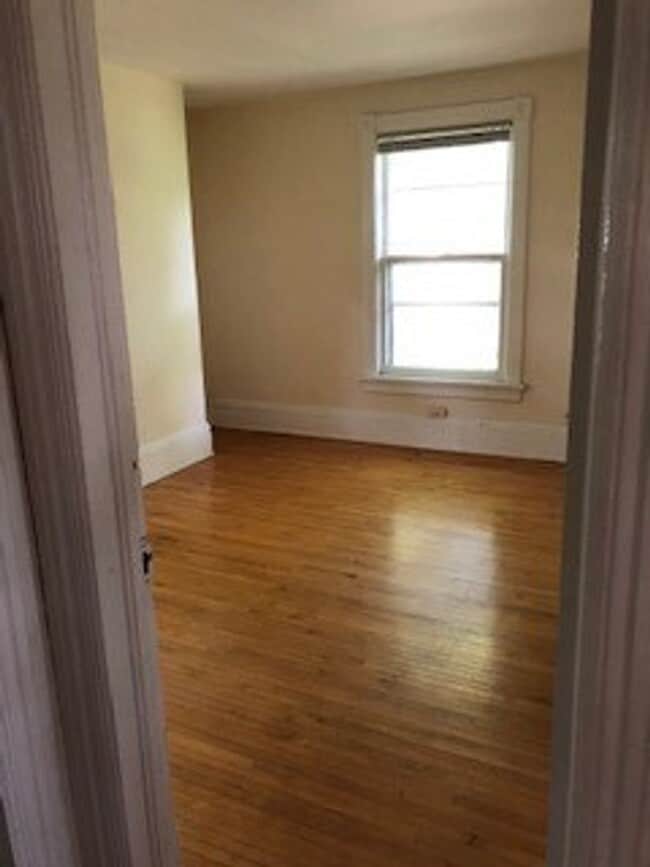 Building Photo - 1628 Winnebago St