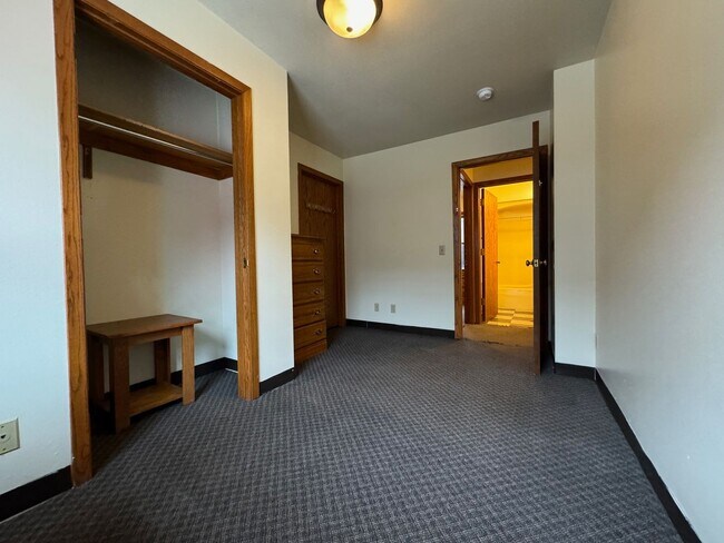 Building Photo - 408 N Frances St