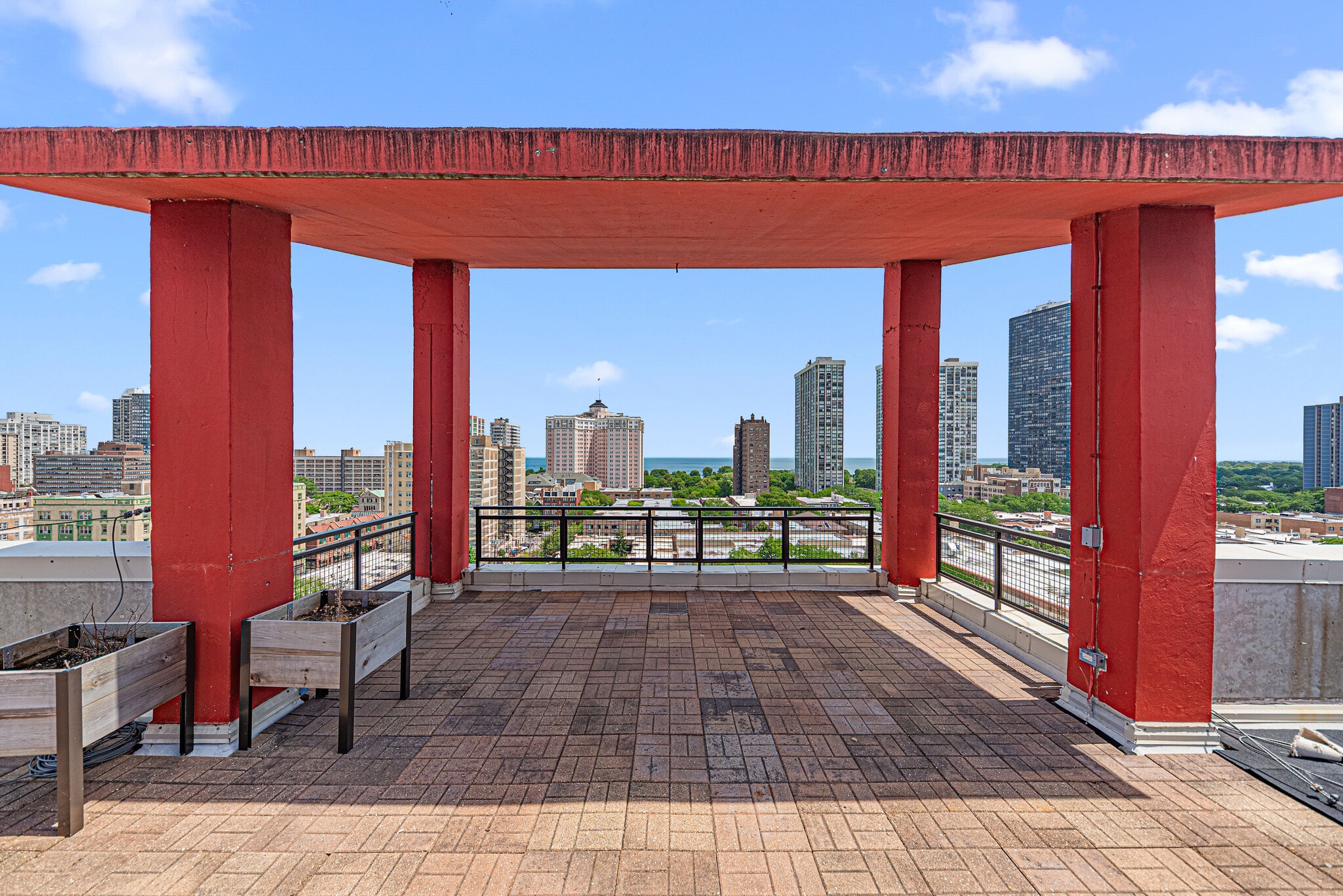 rooftop - 1122 W Catalpa Ave