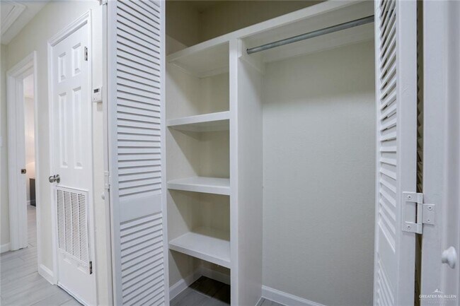 Building Photo - 41 N 15th St