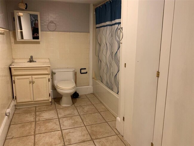 Building Photo - 416 Shaw St