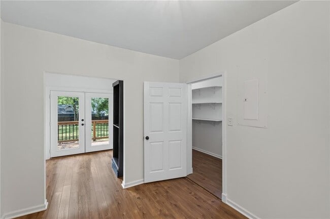 Building Photo - 1801 Evans Dr SW