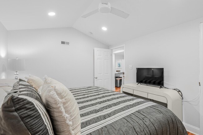 Building Photo - 9609 Pacific Ave