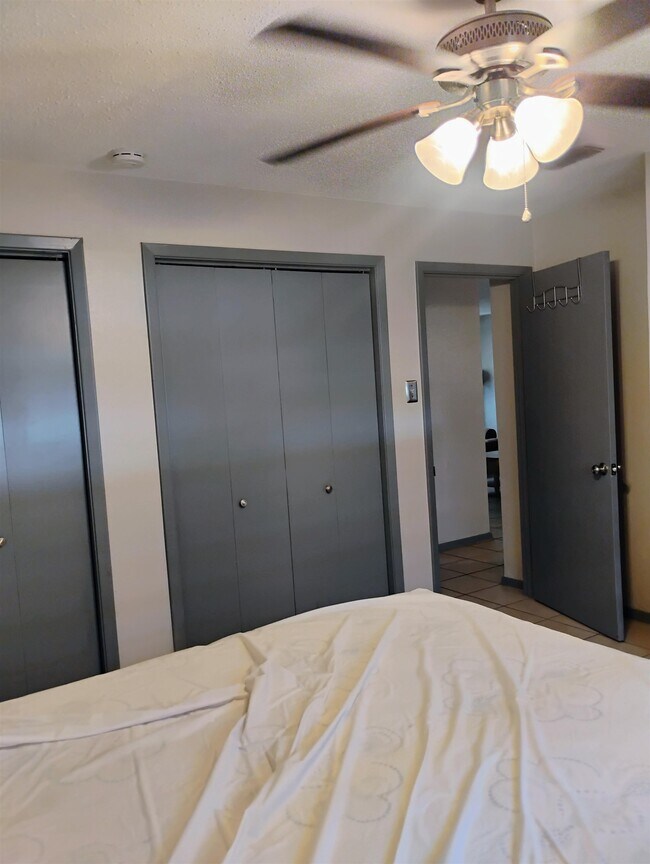 Building Photo - 710 W Cantu Rd