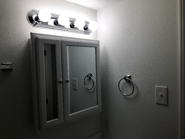 Building Photo - 209 Green Acres Rd