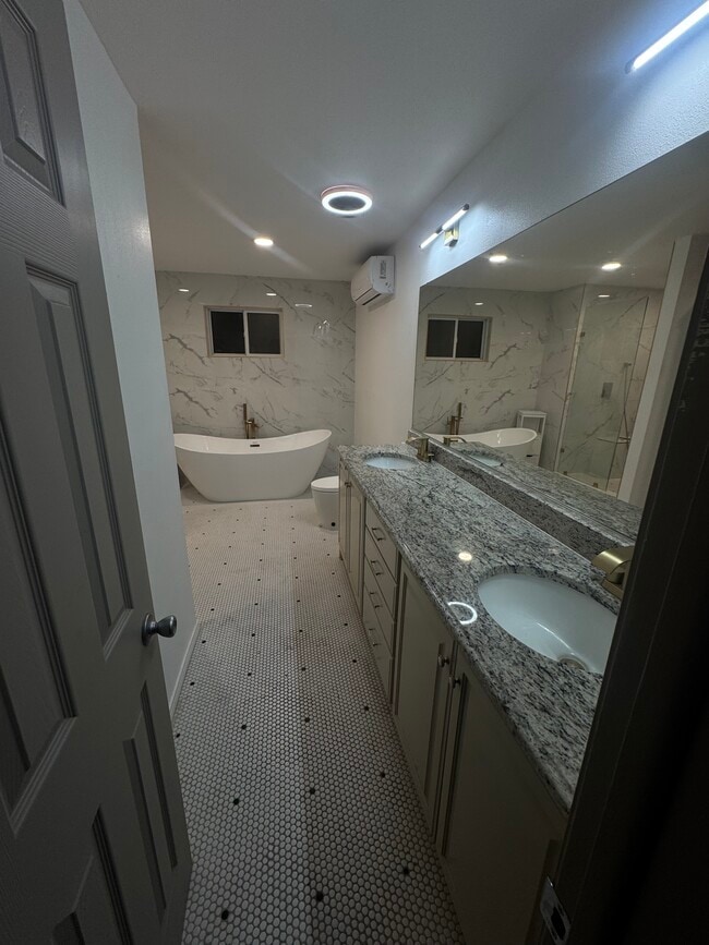 Building Photo - 6437 Dawn Dr