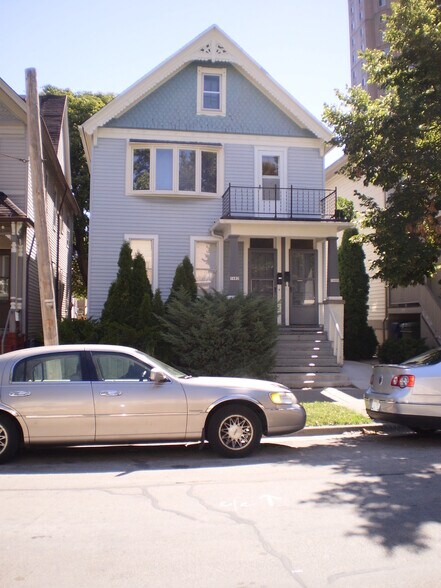 Building Photo - 1682 N Franklin Pl