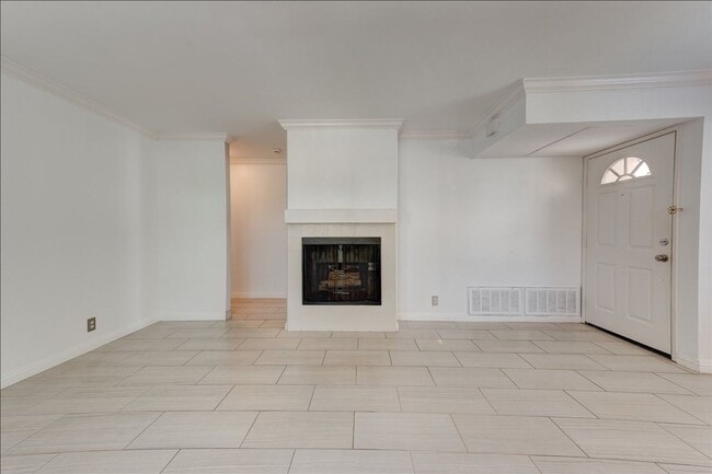 Building Photo - 10878 Aderman Ave