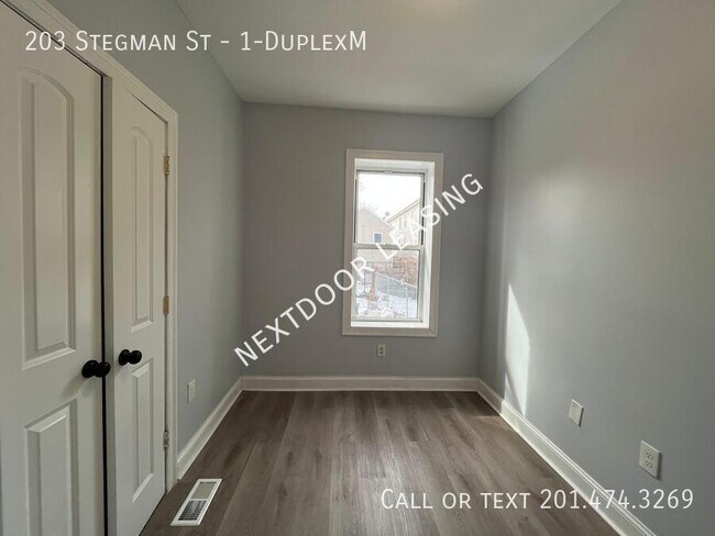 Building Photo - 203 Stegman St