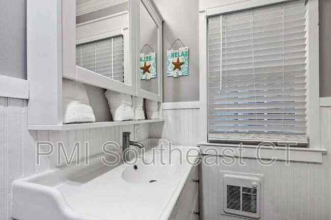 Building Photo - 15 Wiemes Ct