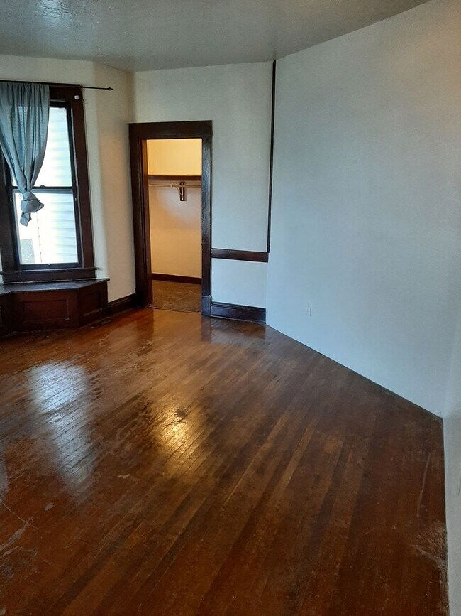 Building Photo - (1614 8th Ave)