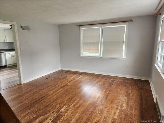 Building Photo - 68 Geissler Dr