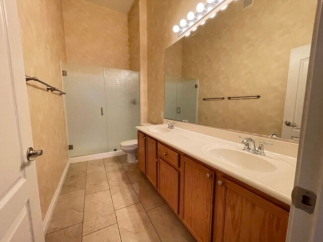 Building Photo - Mission Ridge Condos-Gorgeous 2nd Floor Un...