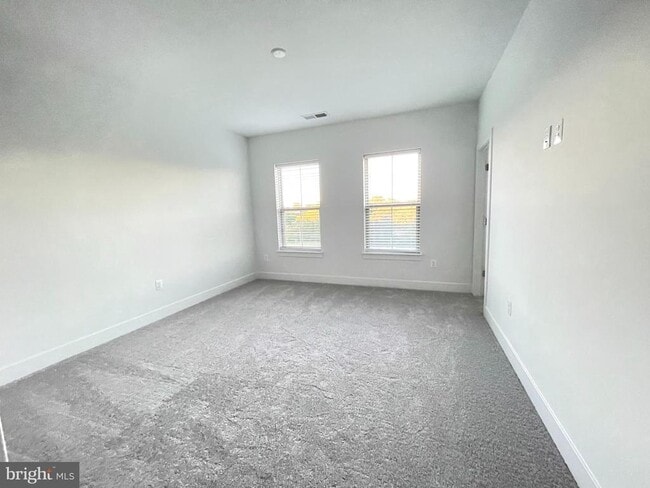 Building Photo - 4945 Purdy Aly