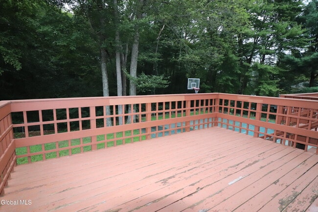 Building Photo - 8 Sweet Brier Dr