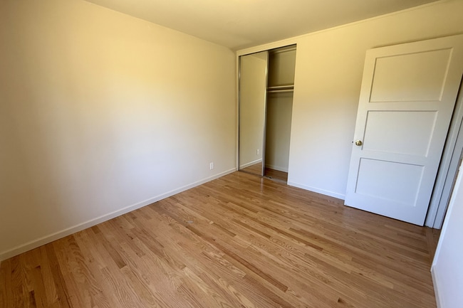 Building Photo - Spacious 3-Bedroom Home with Hardwood Floors & Large Backyard in South San Francisco