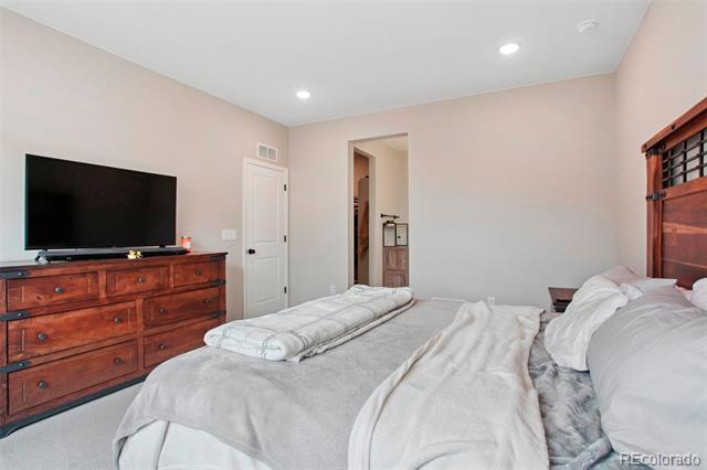 Building Photo - 4140 Lake St