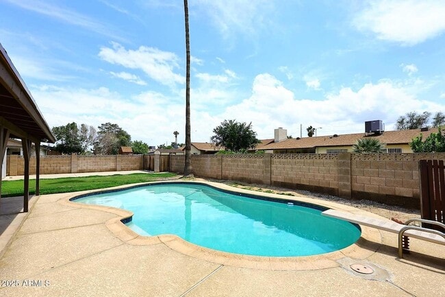 Building Photo - 617 E Calle Bolo Ln