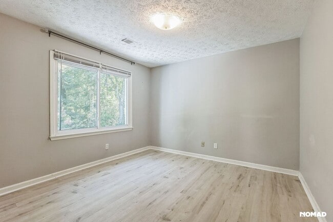 Building Photo - Spacious 5BR House in Marietta