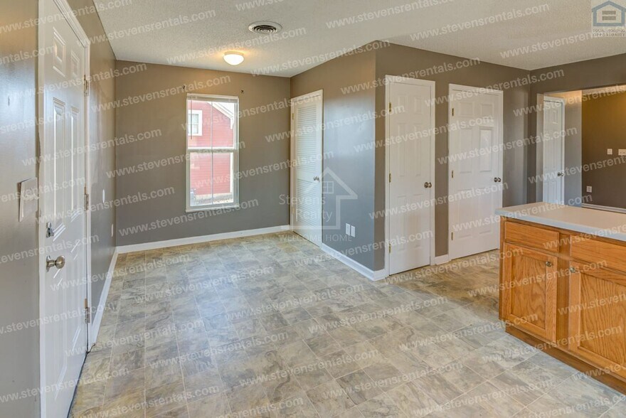 Building Photo - 800 Knoxville College Dr
