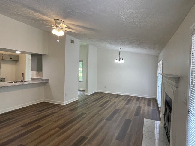 Building Photo - Beautifully renovated 3/2 off of Newton Br...