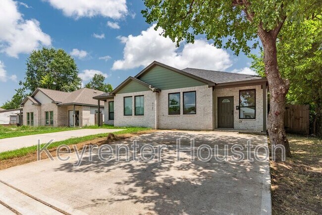 Building Photo - 5121 Southwind St