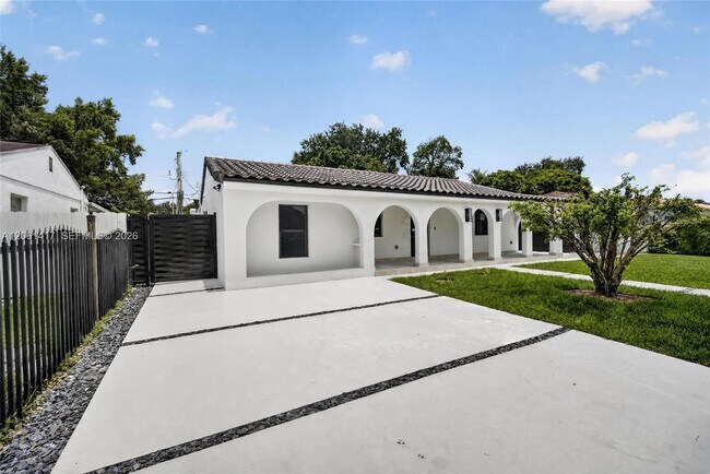 Building Photo - 1011 NW 30th Ct