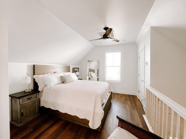 Building Photo - 2023 Loretta Parker Lane, Cottage A