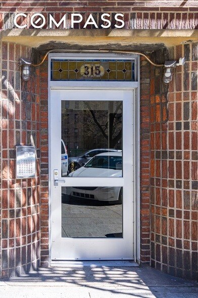 Building Photo - 315 E 5th St