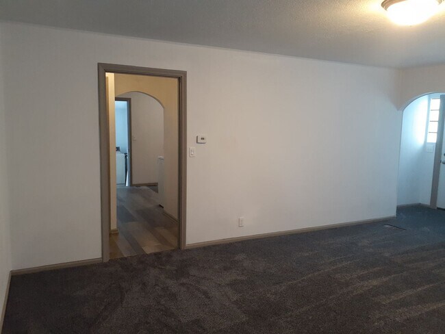 Building Photo - Super Cute 3 bed 1 bath country home