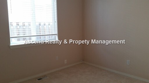 Building Photo - Bethany 4 Bed One Bed & Full Bath on Main Fenced Yard w/EV Charger Close to Schools & Shopping