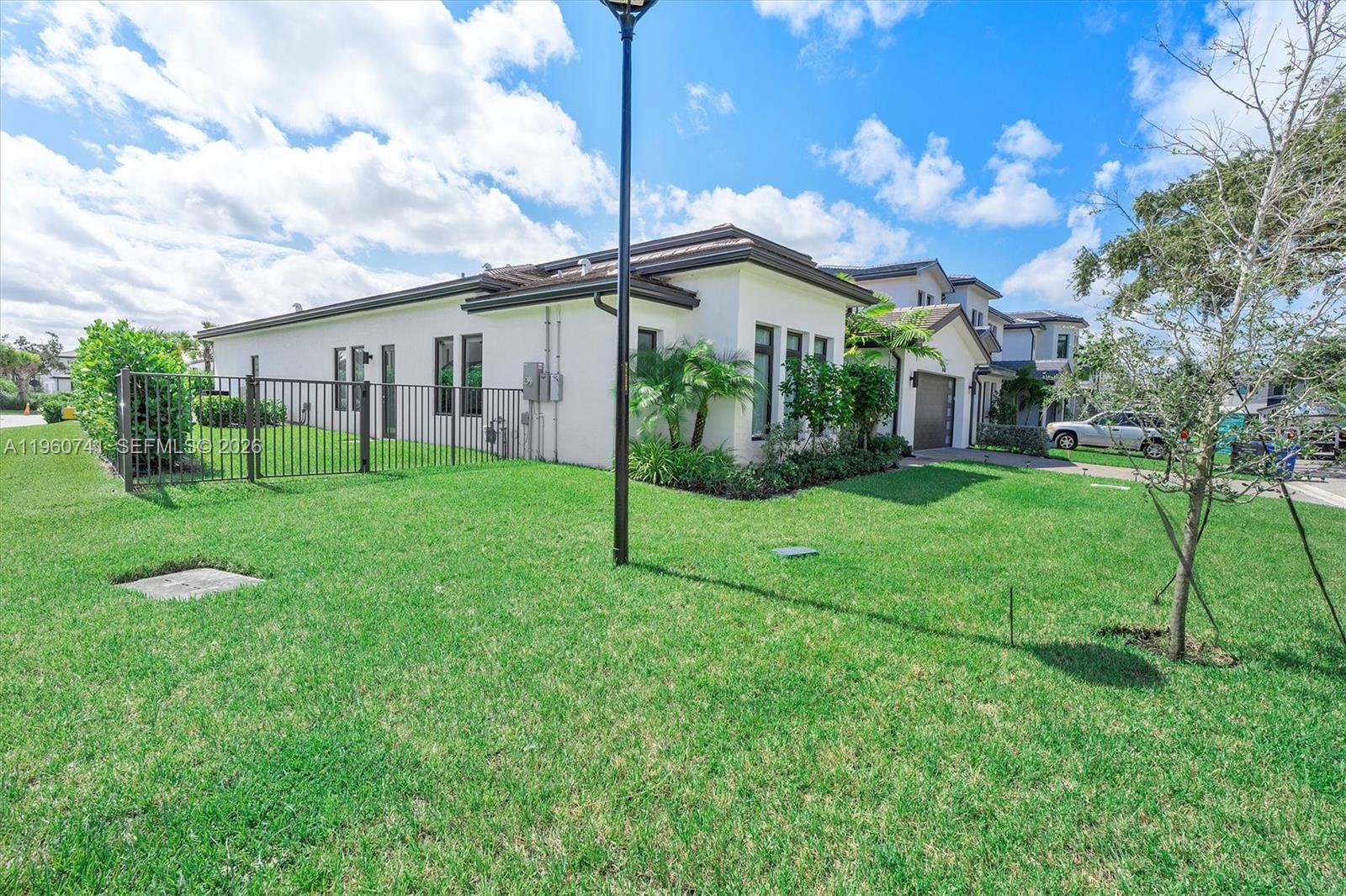 Building Photo - 3502 Ashwood Cir N