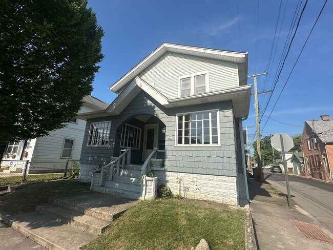 Primary Photo - S Washington Ave 1041-1043 MLR