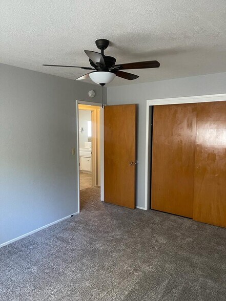 Building Photo - 1004 Wellington Dr