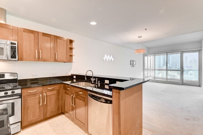 Building Photo - Panorama Towers 1