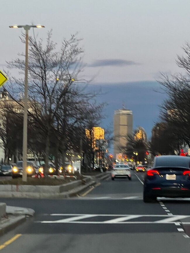 Building Photo - WOW!!!  GORGEOUS BRIGHTON 3 BED WITH HT AND HW INCLUDED!!