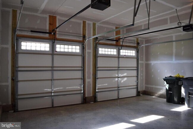 Building Photo - 42159 Tecumseh Hills Dr