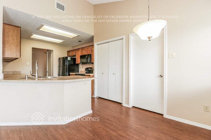 Building Photo - 1741 Canterbury Ln