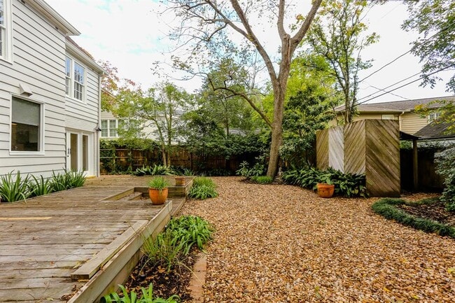 Building Photo - 3125 Wroxton Rd