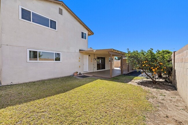 Building Photo - Spacious Home on Corner Lot!